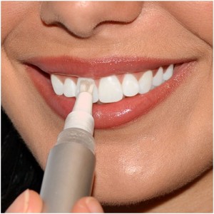 04-teeth-whitening-pen-application