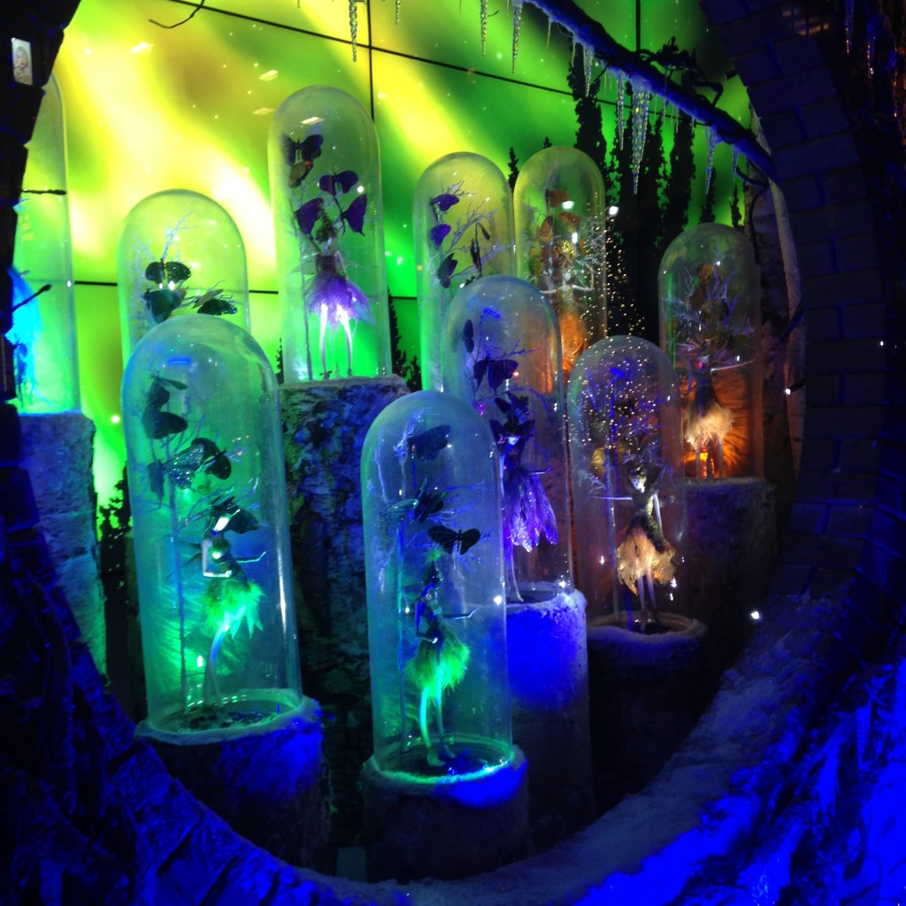 Lord_&_taylor_holiday_window