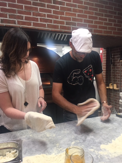 keste-pizza-making