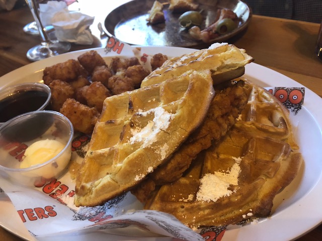 hooters-chicken-waffles