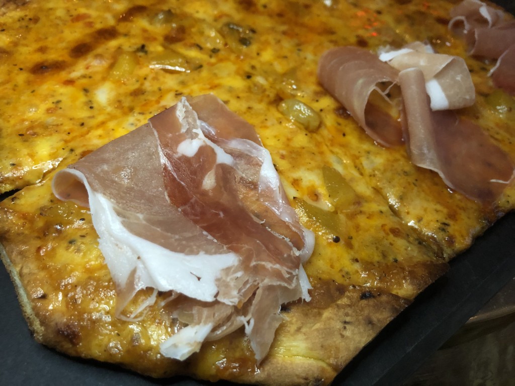 rose-terrace-pimento-cheese-flatbread
